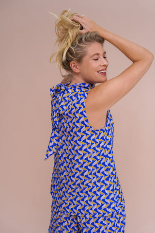 Graphic Dazzling Blue